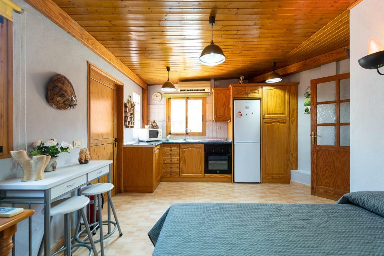 Camping Cabin - Private Solarium & Pool - Bbq San Bartolome Bagian luar foto